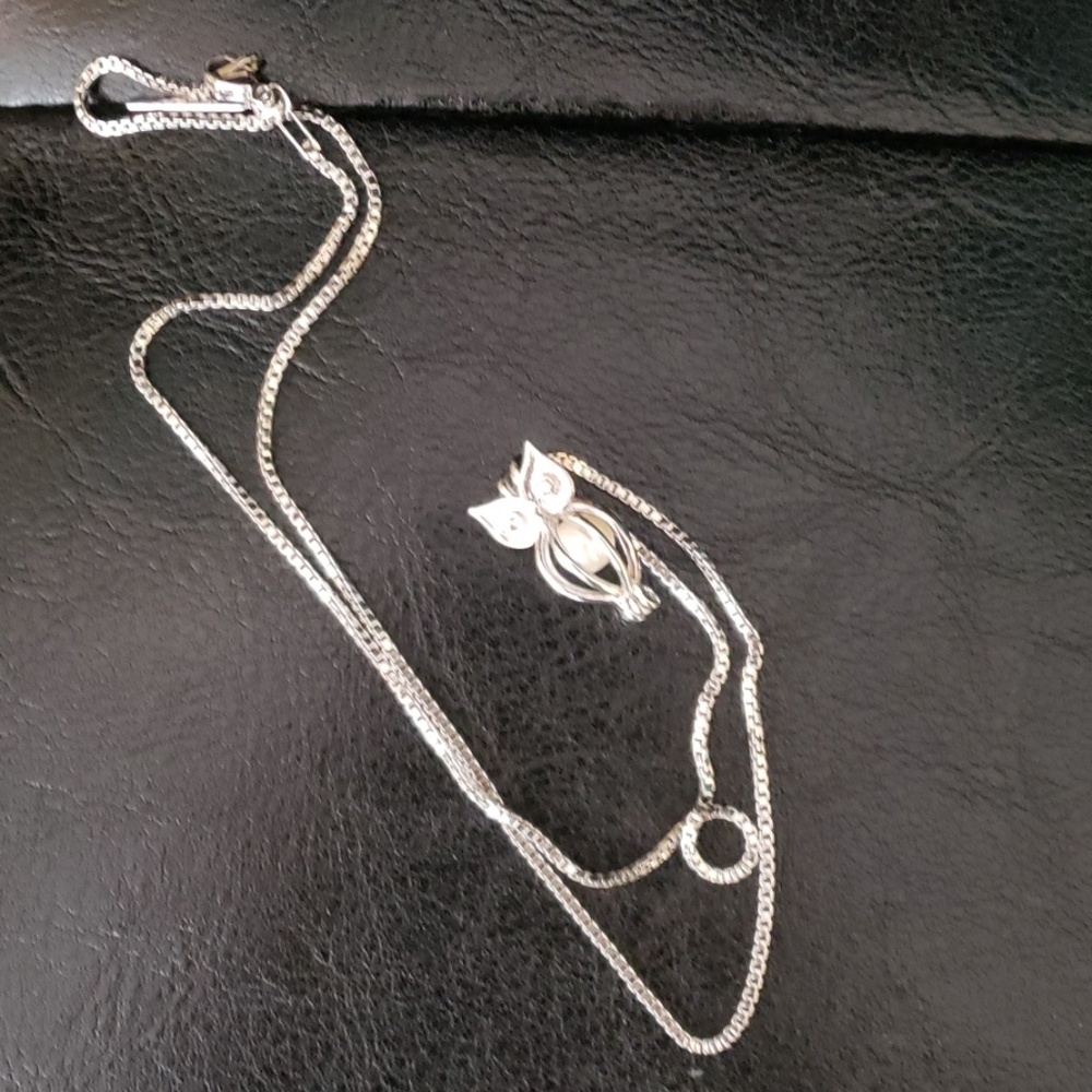 Vantel Pearl's owl necklace